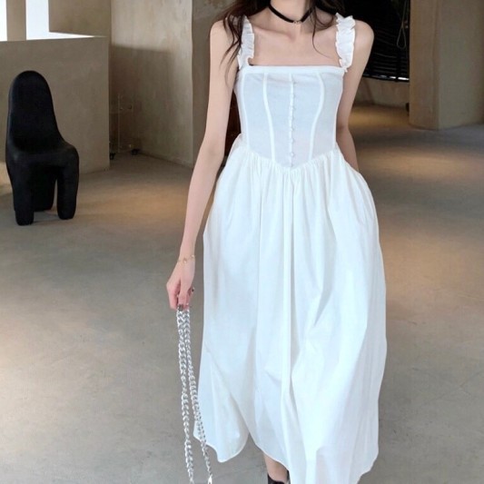 木耳边吊带A字连身裙